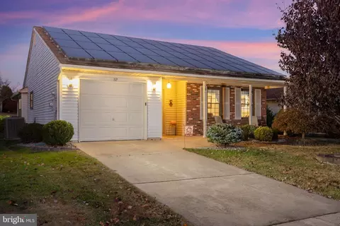 52 Horseshoe Ln N, Columbus, NJ 08022
