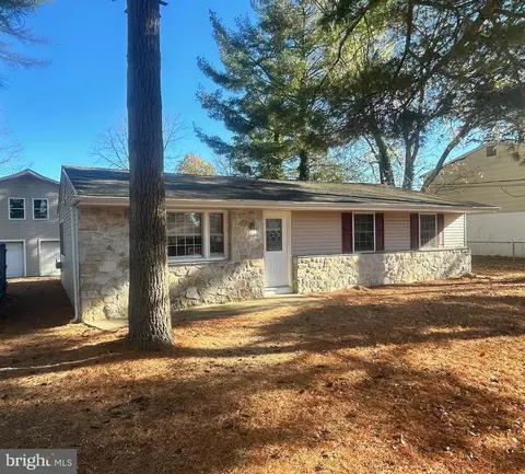 317 Iroquois Trl, Browns Mills, NJ 08015