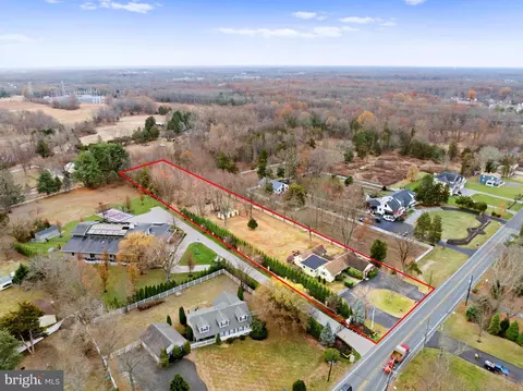 7 Elmwood Rd, Mount Laurel, NJ 08054