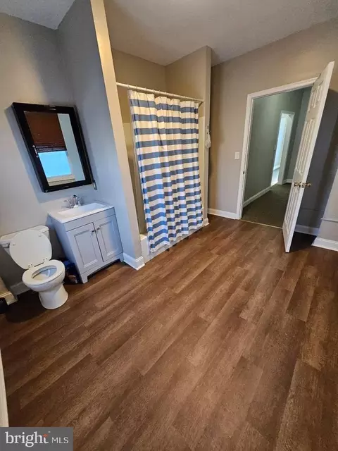 Bath - 433 Kossuth St, Riverside, NJ 08075 photo 1 of 1