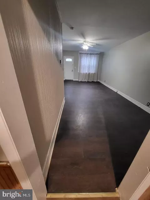 Entry Way - 433 Kossuth St, Riverside, NJ 08075 photo 1 of 3