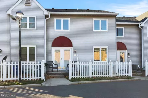 2 Wyndham Pl, Florence, NJ 08518