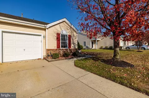 15 Yarrow Pl, Mount Laurel, NJ 08054