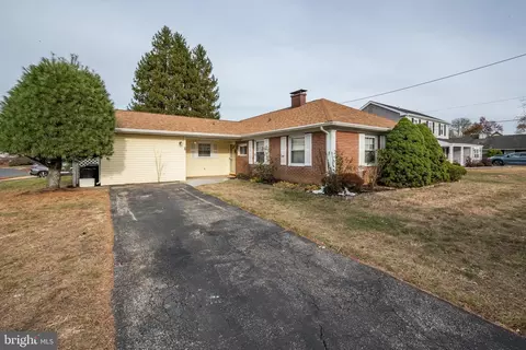 1 Madestone Ln, Willingboro, NJ 08046