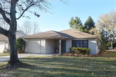 19 W Hilltop Ln, Columbus, NJ 08022
