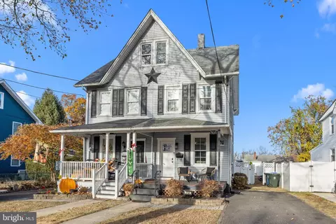 713 Cinnaminson St, Riverton, NJ 08077