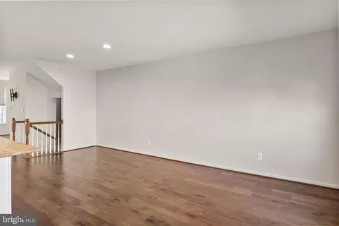 Living - 1911 Lukas Ct, Cinnaminson, NJ 08077 photo 6 of 10
