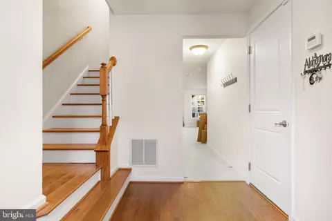 Entry Way - 1911 Lukas Ct, Cinnaminson, NJ 08077 photo 2 of 4