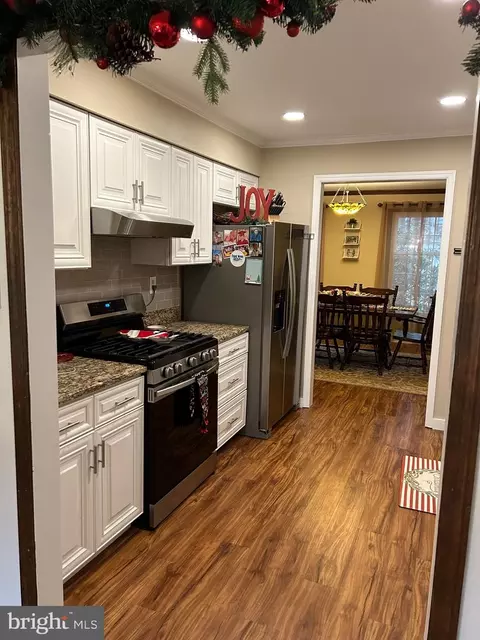 Kitchen - 64 Red Oak Dr, Tabernacle, NJ 08088 photo 3 of 3