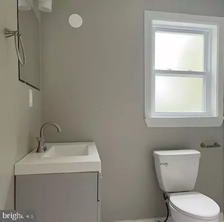 Bath - 623 Third St, Delanco, NJ 08075 photo 2 of 7