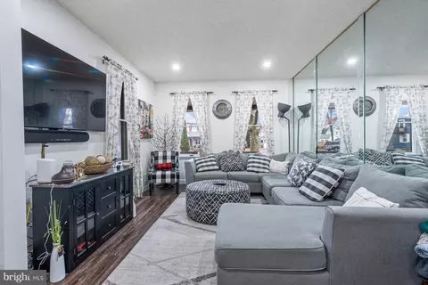 530 Burlington Ave, Delanco, NJ 08075