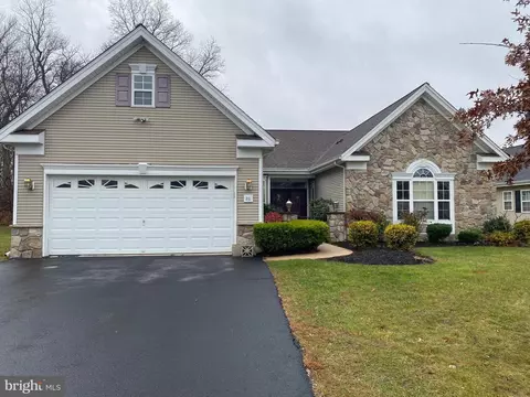 20 Ashford Ct, Columbus, NJ 08022