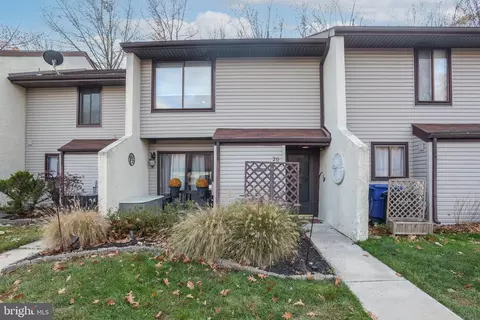20 Azalea La, Mount Laurel, NJ 08054