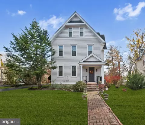 290 W Main St, Moorestown, NJ 08057