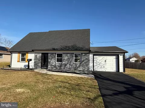12 Hadley Ln, Willingboro, NJ 08046