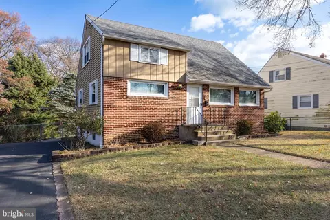 205 S Clinton Ave, Maple Shade, NJ 08052 photo 2