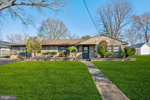 808 Walnut St, Palmyra, NJ 08065