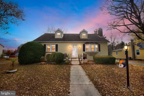 142 Oxford Rd, Cinnaminson, NJ 08077