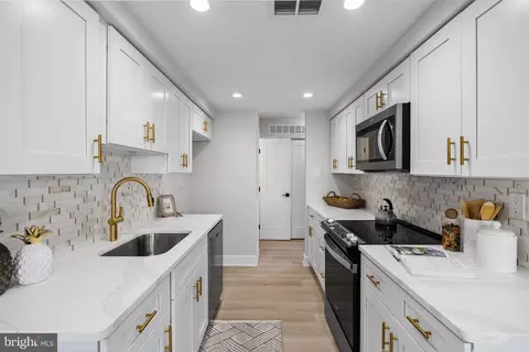 154 Briar Ct, Marlton, NJ 08053