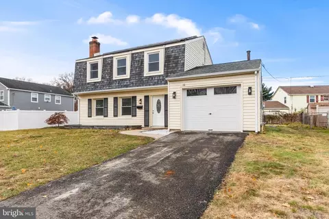 10 Normandy Ln, Willingboro, NJ 08046