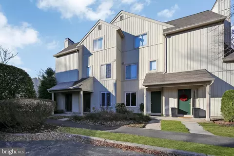 311 Woodlake Dr, Marlton, NJ 08053