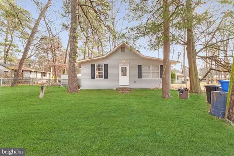 208 E Lakeshore Dr, Browns Mills, NJ 08015