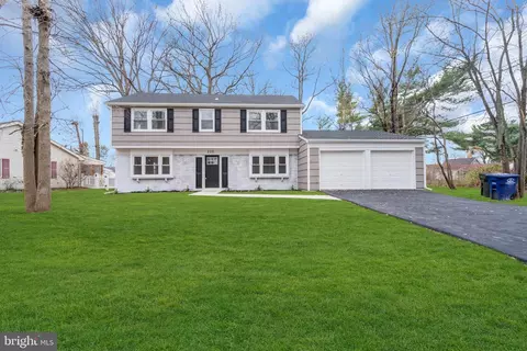 220 Eastbrook Ln, Willingboro, NJ 08046