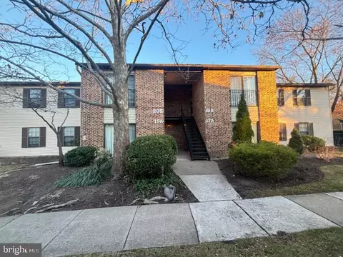 20 B Sumac Ct, Mount Laurel, NJ 08054