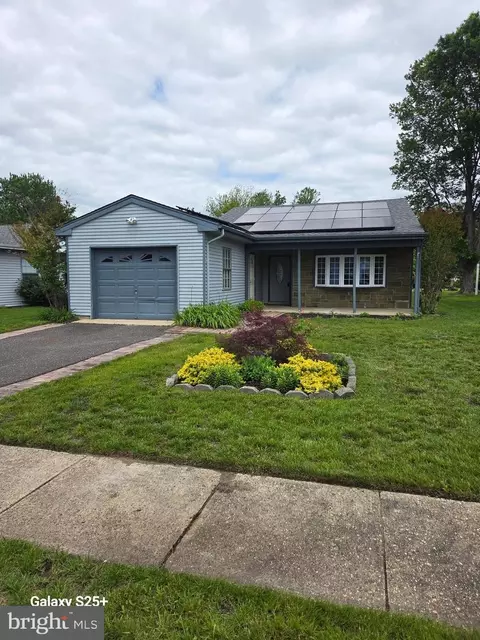 4 Thornbury Pl, Southampton, NJ 08088
