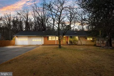 2 Maine Trl, Medford, NJ 08055
