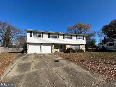 130 St Andrews Ct, Mount Laurel, NJ 08054