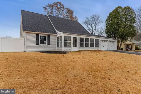 54 Glover Ln, Willingboro, NJ 08046