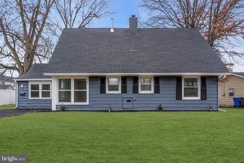 15 Midvale Ln, Willingboro, NJ 08046