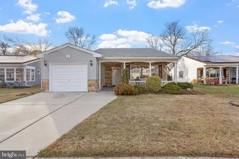 27 Picardy Pl, Southampton, NJ 08088