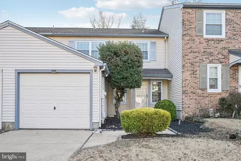 122 Farnwood Rd, Mount Laurel, NJ 08054