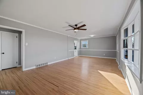 504 River Dr, Riverside, NJ 08075 photo 4