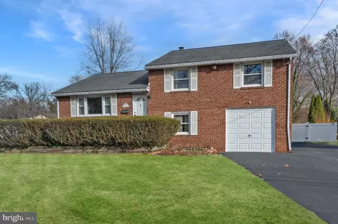 121 Cottage Ave, Moorestown, NJ 08057