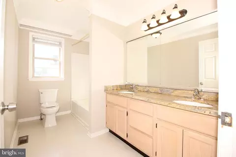Bath - 6 Teaberry Ln, Delran, NJ 08075 photo 3 of 3