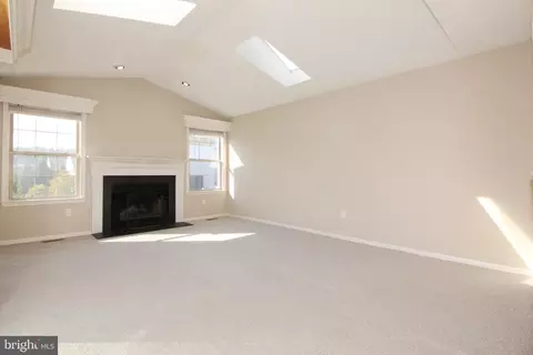 Living - 6 Teaberry Ln, Delran, NJ 08075 photo 5 of 9