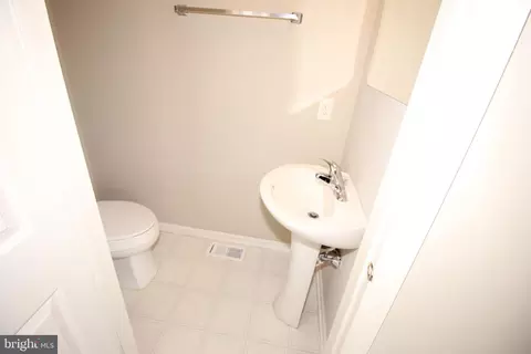Entry Way - 6 Teaberry Ln, Delran, NJ 08075 photo 3 of 5