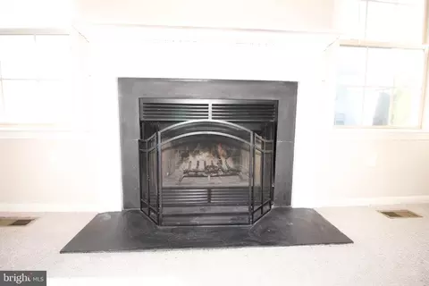 Living - 6 Teaberry Ln, Delran, NJ 08075 photo 7 of 9