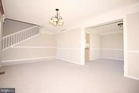 Living - 6 Teaberry Ln, Delran, NJ 08075 photo 2 of 9