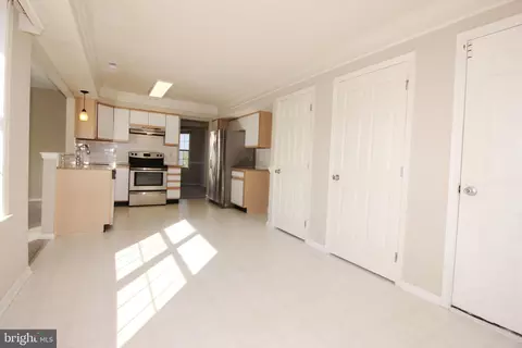 Entry Way - 6 Teaberry Ln, Delran, NJ 08075 photo 2 of 5