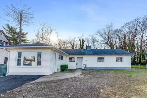 29 Sussex Dr, Willingboro, NJ 08046