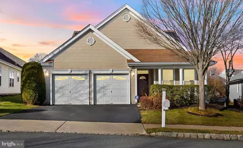 6 Atrium Dr, Hamilton, NJ 08620