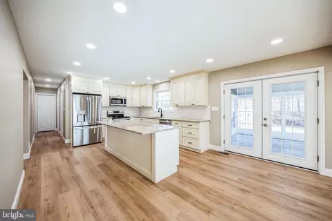 Entry Way - 198 Stokes Rd, Shamong, NJ 08088 photo 3 of 9
