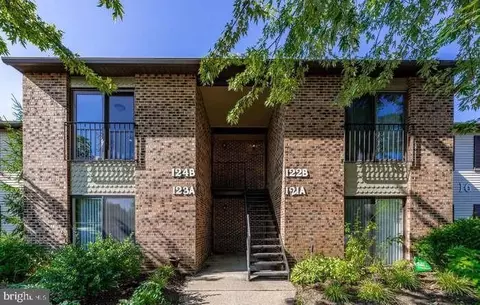 124 B Birchfield Ct, Mount Laurel, NJ 08054