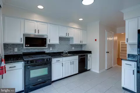2208 Saxony Dr, Mount Laurel, NJ 08054