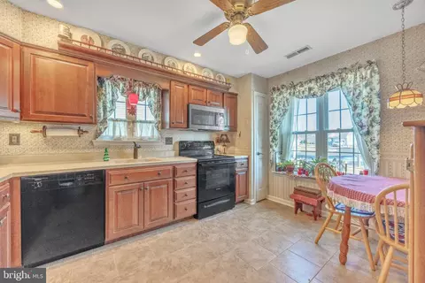Kitchen - 3 Ewing Ct, Mount Laurel, NJ 08054 photo 2 of 3