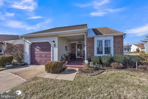 3 Ewing Ct, Mount Laurel, NJ 08054